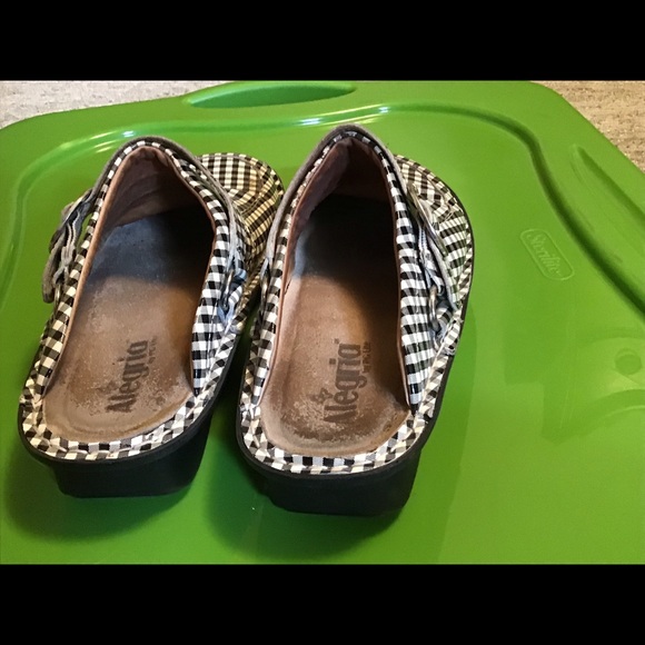 Shoes - Picture 2 of 4